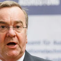 German defense minister slams Trump for ‘rolling out the red carpet’ for Putin