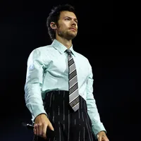 Harry Styles crashes Ryan Gosling’s ‘SNL’ monologue ahead of hosting next week: “It’s been a while”