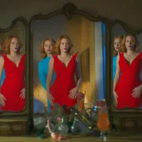 ‘DreamQuil’ Review: Elizabeth Banks Sees Double in a Stunning but Stiff ‘Stepford Wives’ Riff