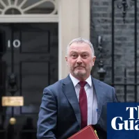 Cabinet minister warns Labour against ‘doomscrolling’ through leaders like the Tories