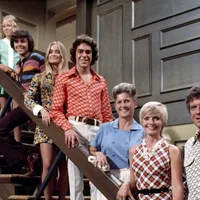 How Much It Costs To Tour The HGTV-Renovated Brady Bunch House (It's A Lot)