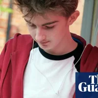 Hundreds of UK teenagers to pilot social media bans and restrictions