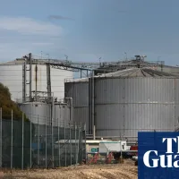 Seven charts that reveal how unprepared Australia was for the fuel crisis