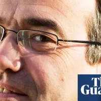 Phil Woolas, former Labour MP and minister, dies of brain cancer aged 66