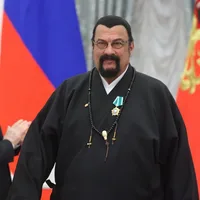 Ukraine accuses Steven Seagal of receiving weapons from illegal Russian trafficking network