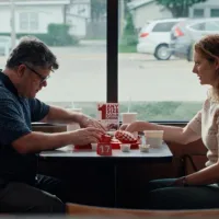 ‘Chili Finger’ Review: A Brilliant Judy Greer is a Clueless Scammer in This Starry Crime Caper With Coen Brothers Vibes