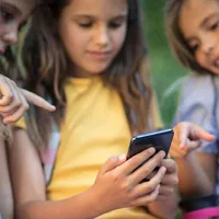 “Age limits on social media are a dead end” - Research News